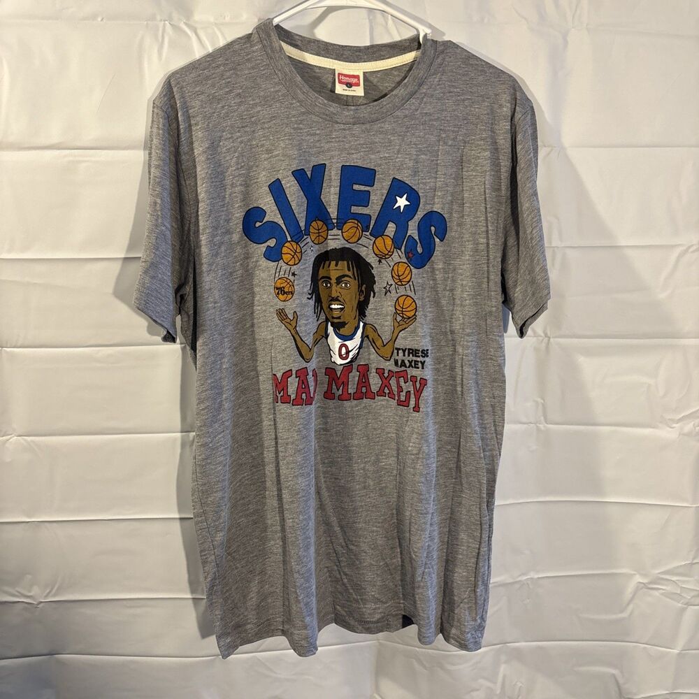 Men's Large Homage NWT Tyrese Maxey Gray Philadelphia 76ers Mad Maxey T-Shirt